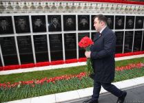 Azerbaijani people honor blessed memory of victims of January 20 tragedy (PHOTO)