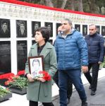Azerbaijani people honor blessed memory of victims of January 20 tragedy (PHOTO)