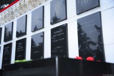 Azerbaijani people honor blessed memory of victims of January 20 tragedy (PHOTO)