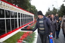 Azerbaijani people honor blessed memory of victims of January 20 tragedy (PHOTO)