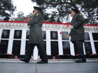 Azerbaijani people honor blessed memory of victims of January 20 tragedy (PHOTO)