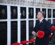 Azerbaijani people honor blessed memory of victims of January 20 tragedy (PHOTO)