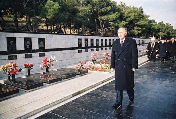 Azerbaijan & Heydar Aliyev: January 20, 1990 tragedy (PHOTO)