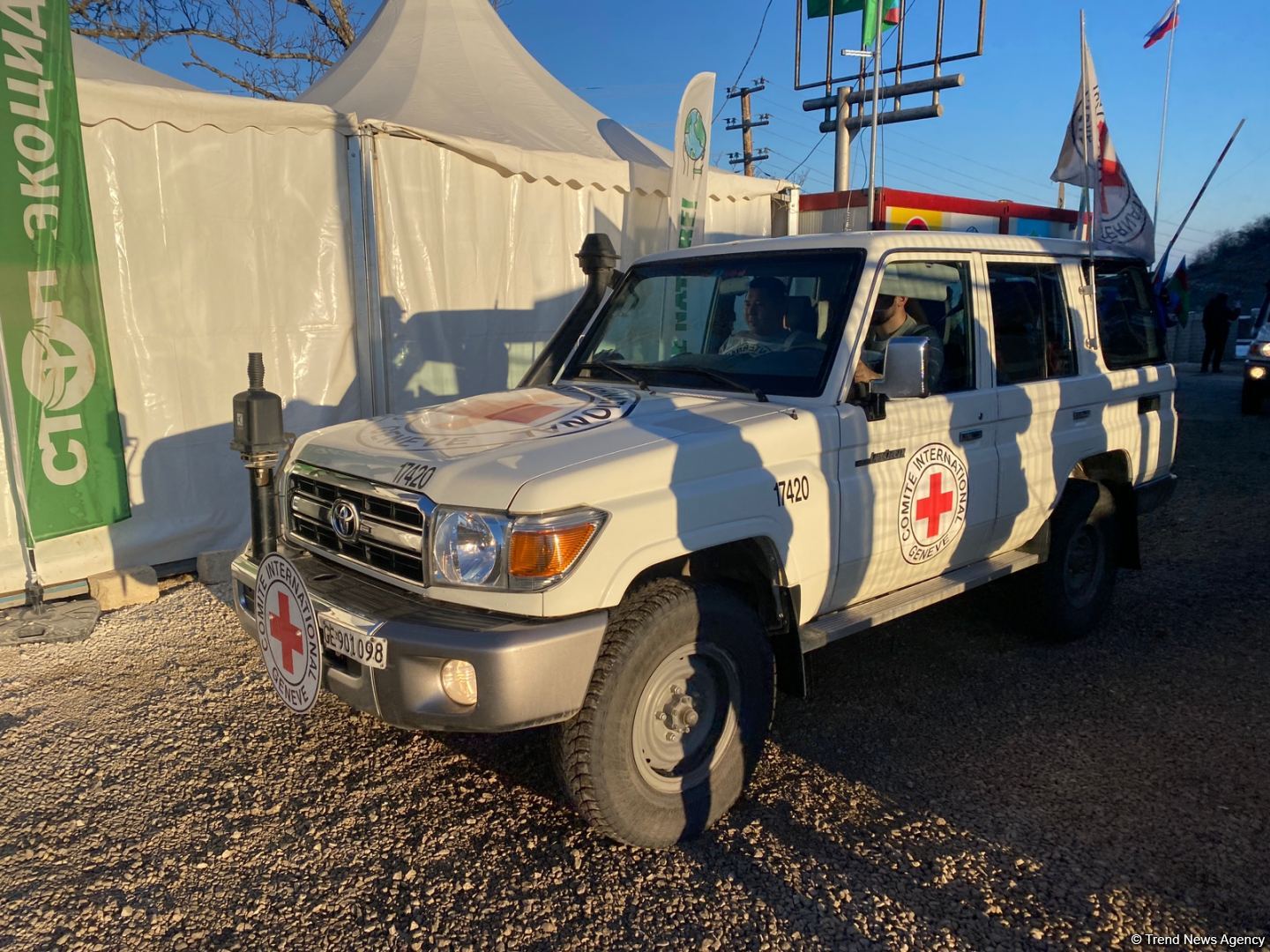 Five ICRC vehicles move freely along Azerbaijan's Lachin-Khankendi road (PHOTO)