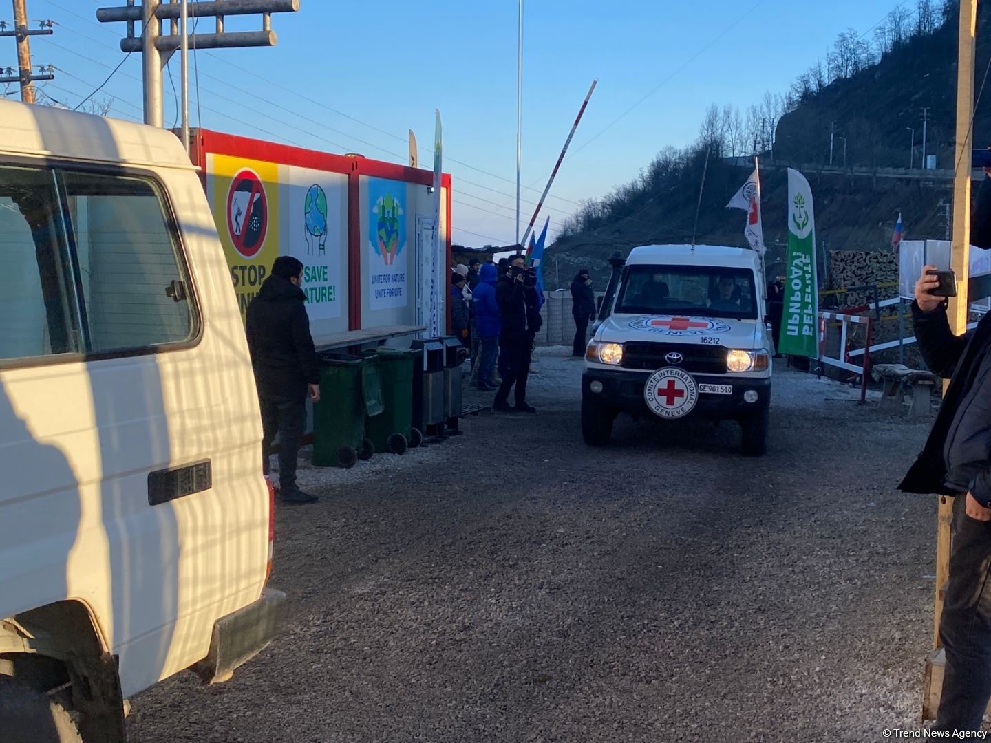 Five ICRC vehicles move freely along Azerbaijan's Lachin-Khankendi road (PHOTO)
