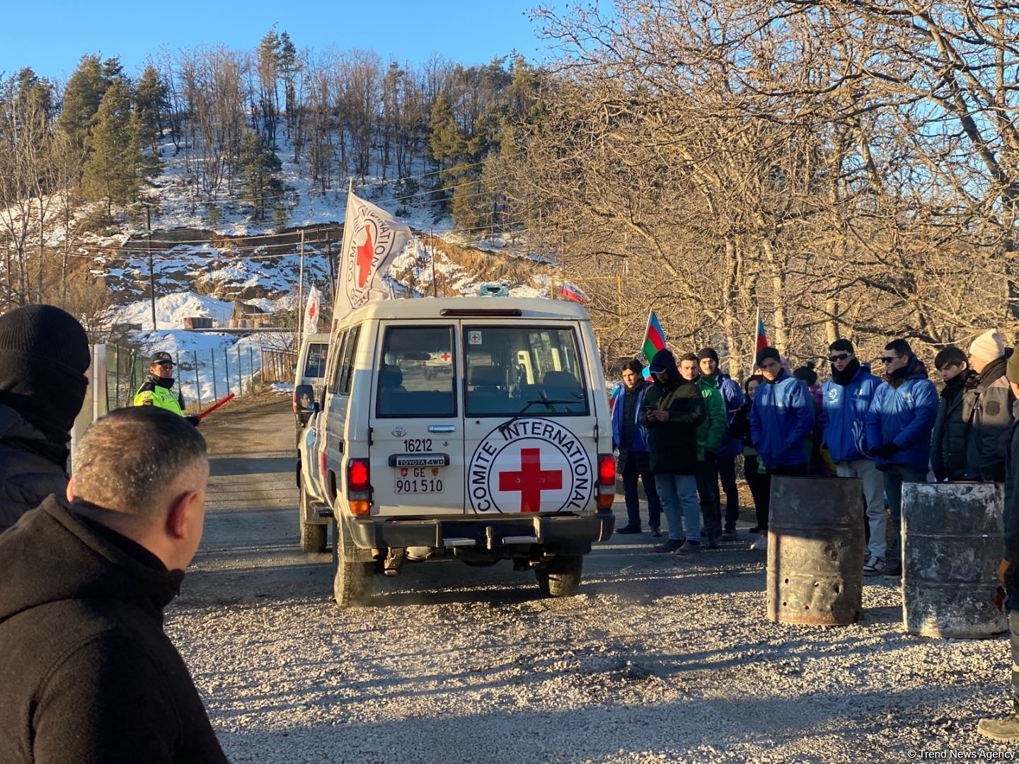 Five ICRC vehicles move freely along Azerbaijan's Lachin-Khankendi road (PHOTO)
