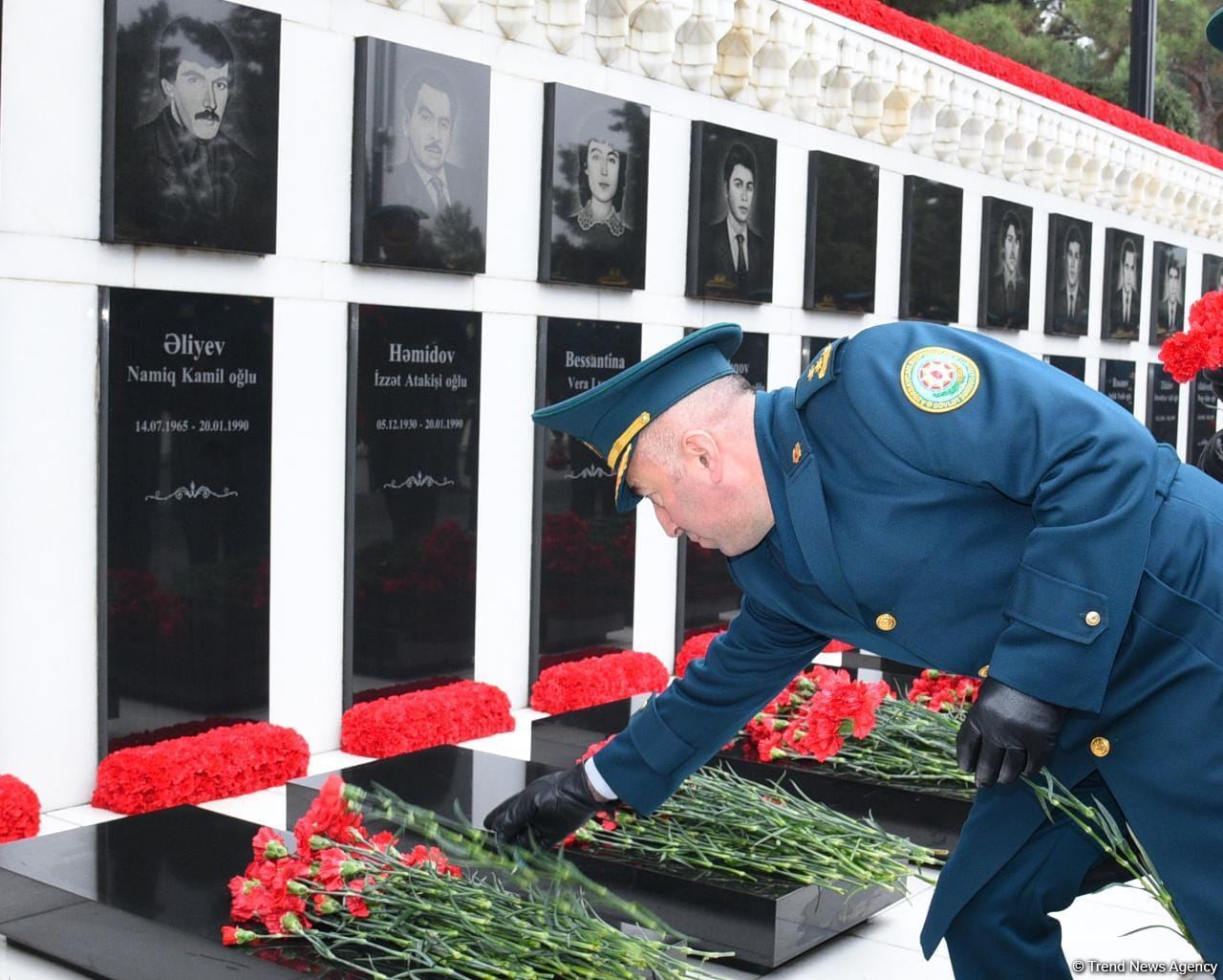 Azerbaijani people honor blessed memory of victims of January 20 tragedy (PHOTO)