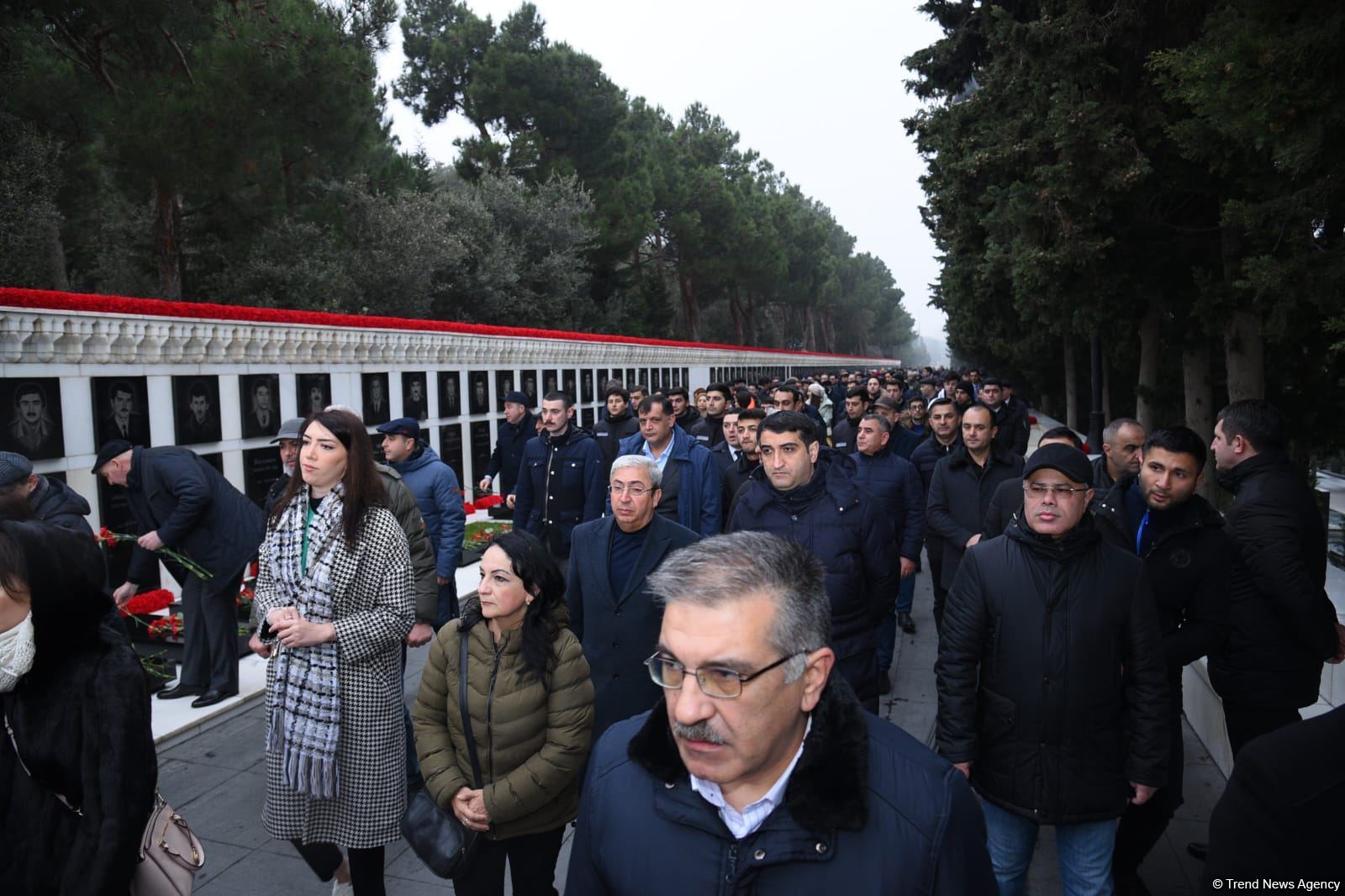 Azerbaijani people honor blessed memory of victims of January 20 tragedy (PHOTO)