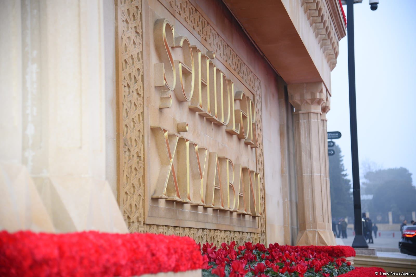 Azerbaijani people honor blessed memory of victims of January 20 tragedy (PHOTO)