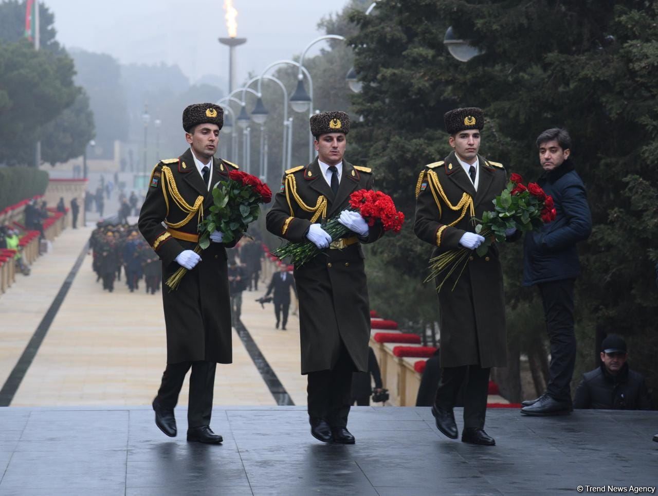 Azerbaijani people honor blessed memory of victims of January 20 tragedy (PHOTO)