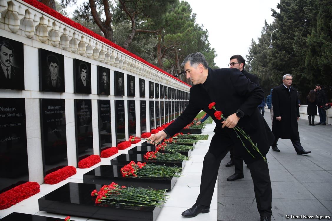 Azerbaijani people honor blessed memory of victims of January 20 tragedy (PHOTO)