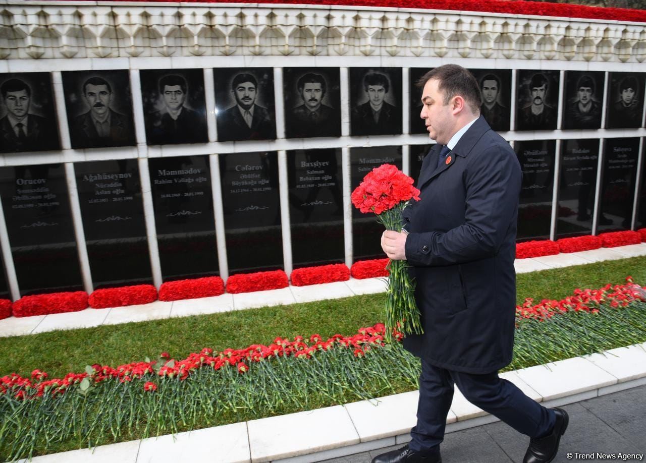 Azerbaijani people honor blessed memory of victims of January 20 tragedy (PHOTO)