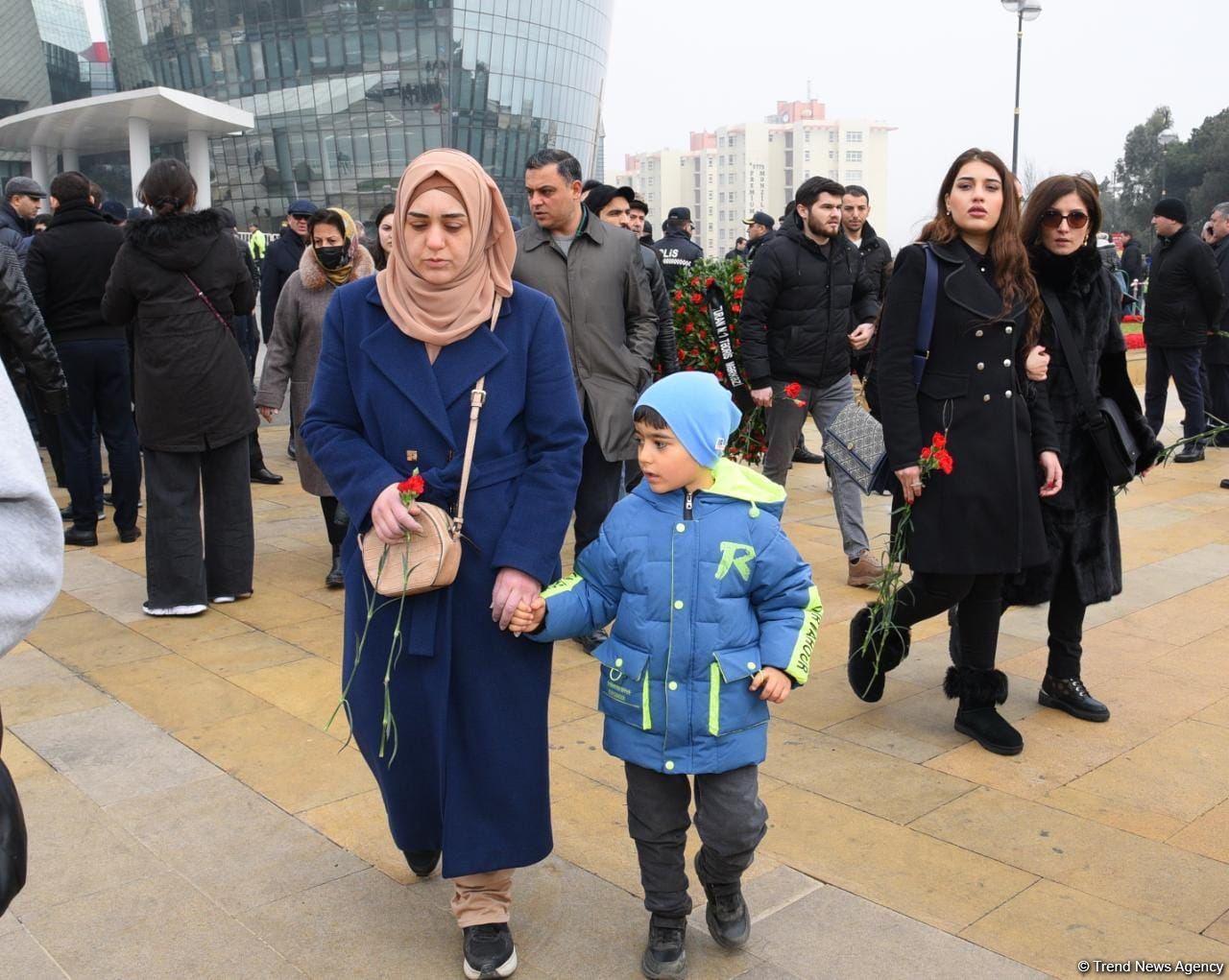 Azerbaijani people honor blessed memory of victims of January 20 tragedy (PHOTO)