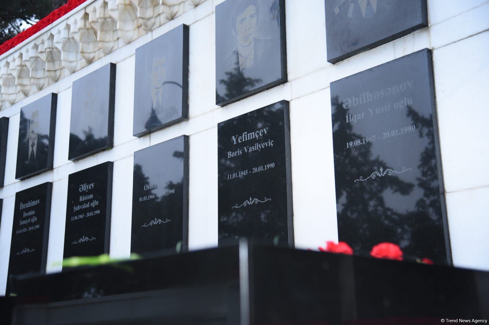 Azerbaijani people honor blessed memory of victims of January 20 tragedy (PHOTO)