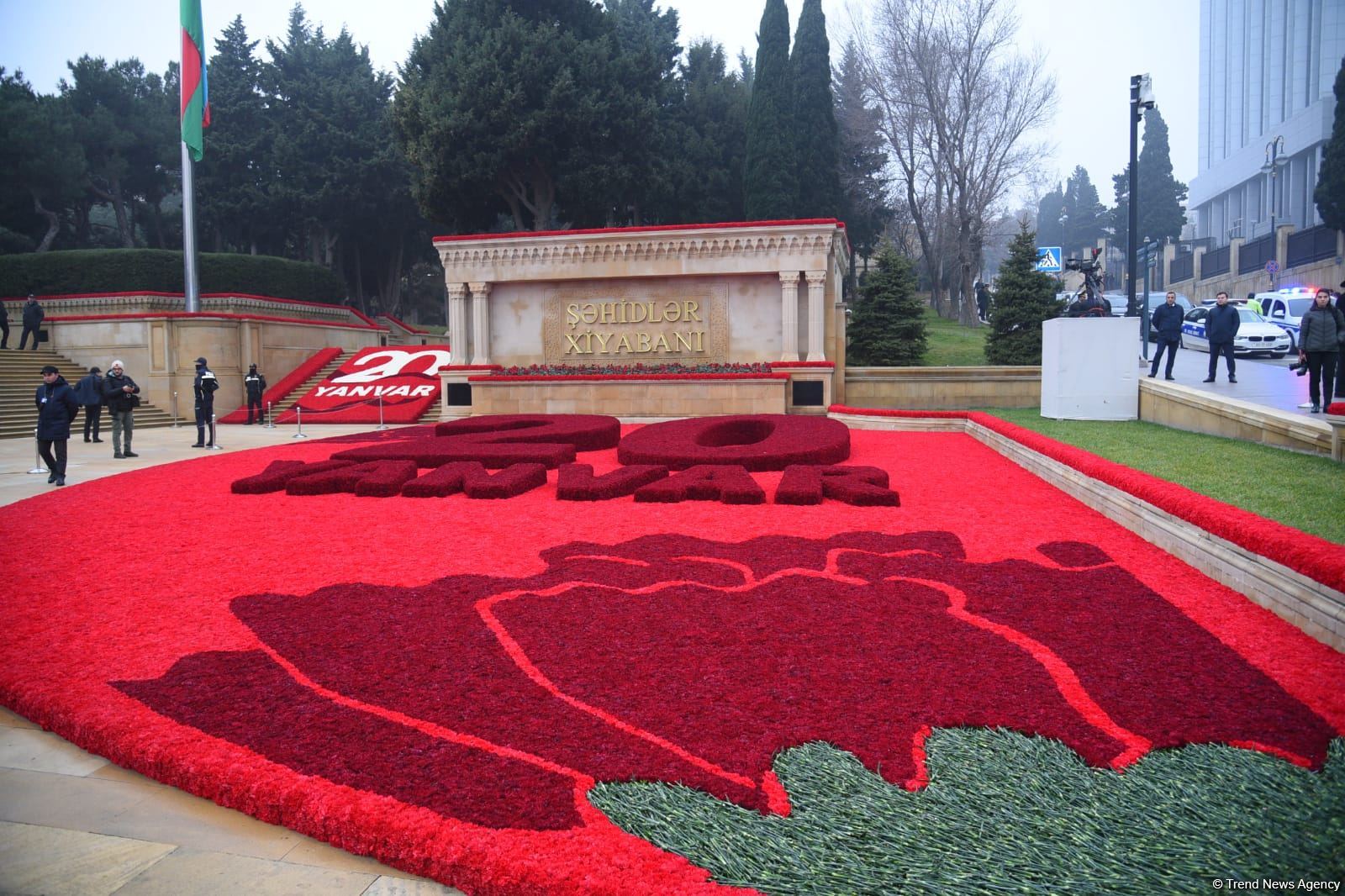 Azerbaijani people honor blessed memory of victims of January 20 tragedy (PHOTO)