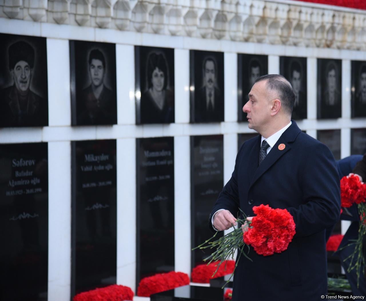 Azerbaijani people honor blessed memory of victims of January 20 tragedy (PHOTO)