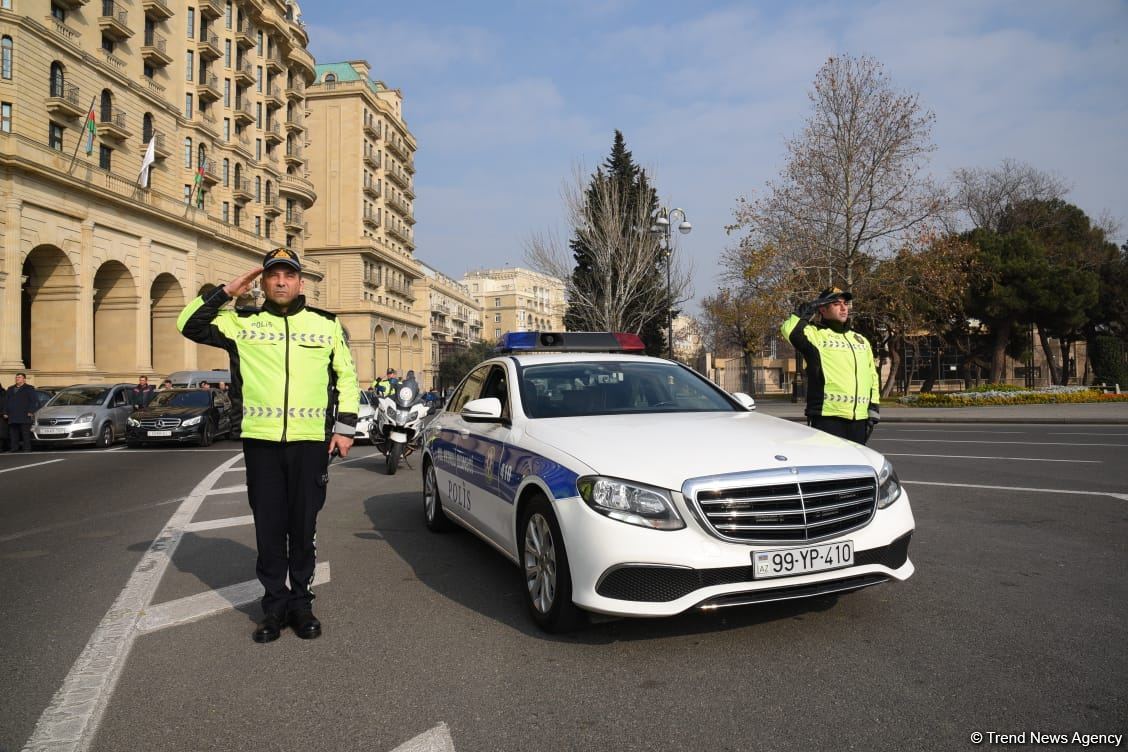 Azerbaijan honors memory of martyrs of January 20 tragedy by minute of silence (PHOTO/VIDEO)