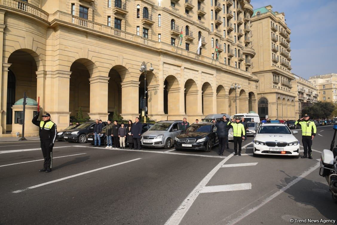Azerbaijan honors memory of martyrs of January 20 tragedy by minute of silence (PHOTO/VIDEO)
