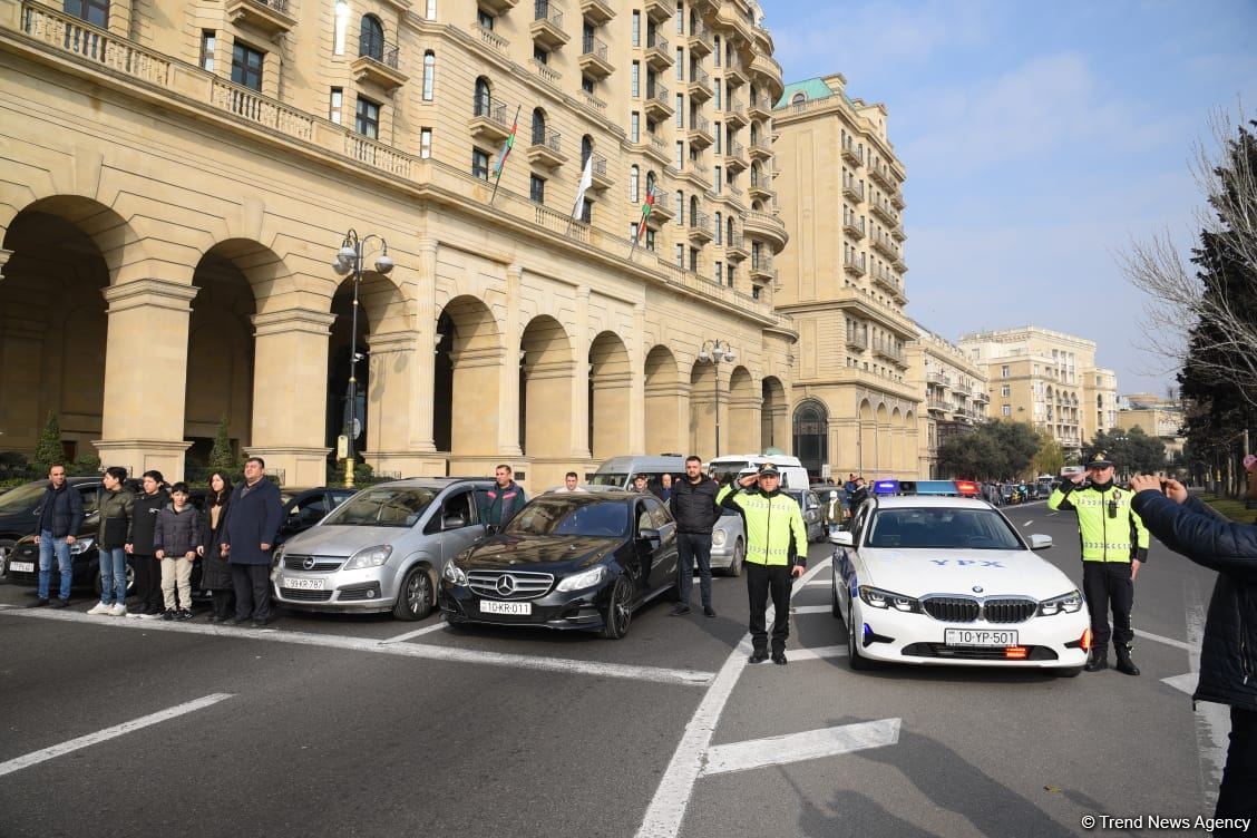 Azerbaijan honors memory of martyrs of January 20 tragedy by minute of silence (PHOTO/VIDEO)