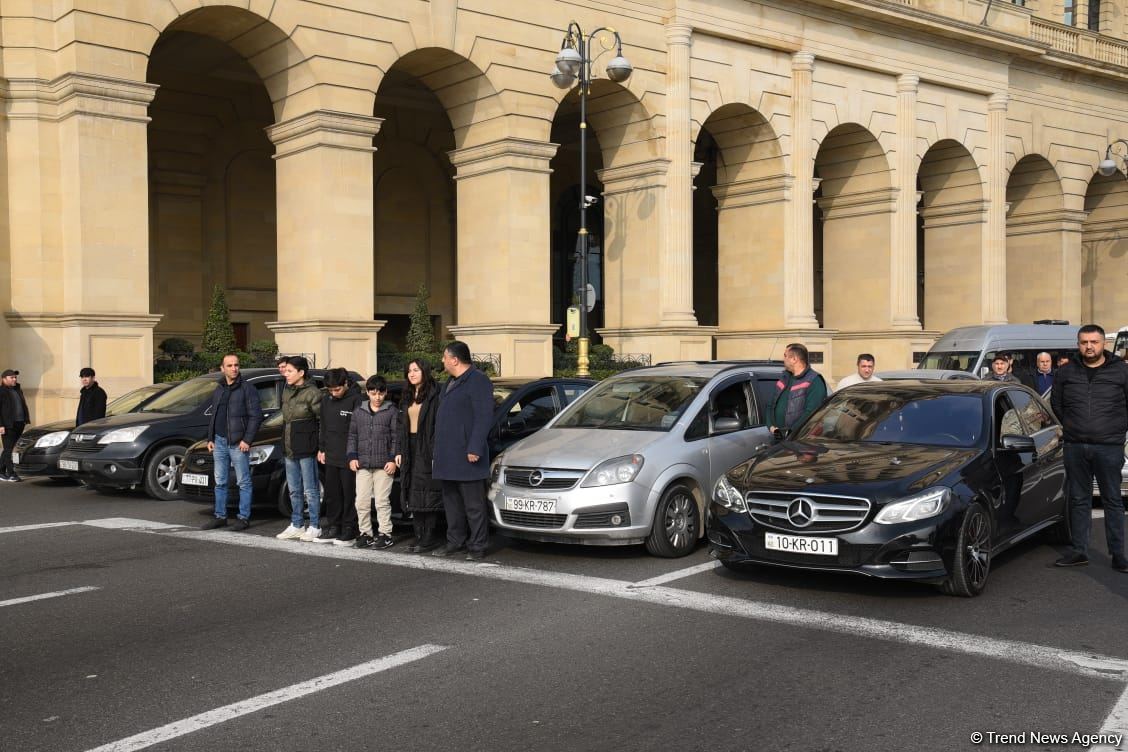 Azerbaijan honors memory of martyrs of January 20 tragedy by minute of silence (PHOTO/VIDEO)