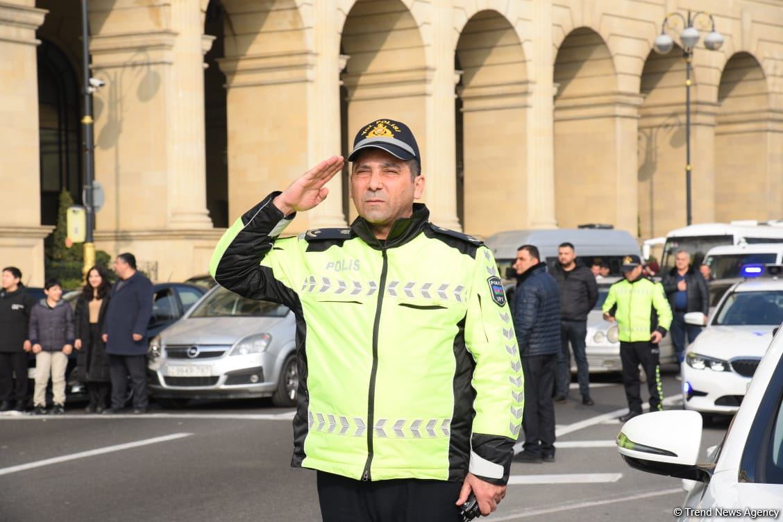 Azerbaijan honors memory of martyrs of January 20 tragedy by minute of silence (PHOTO/VIDEO)