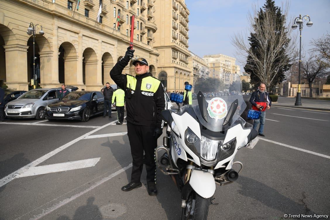 Azerbaijan honors memory of martyrs of January 20 tragedy by minute of silence (PHOTO/VIDEO)
