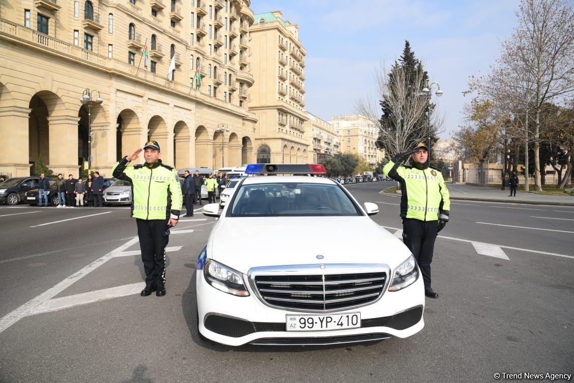 Azerbaijan honors memory of martyrs of January 20 tragedy by minute of silence (PHOTO/VIDEO)