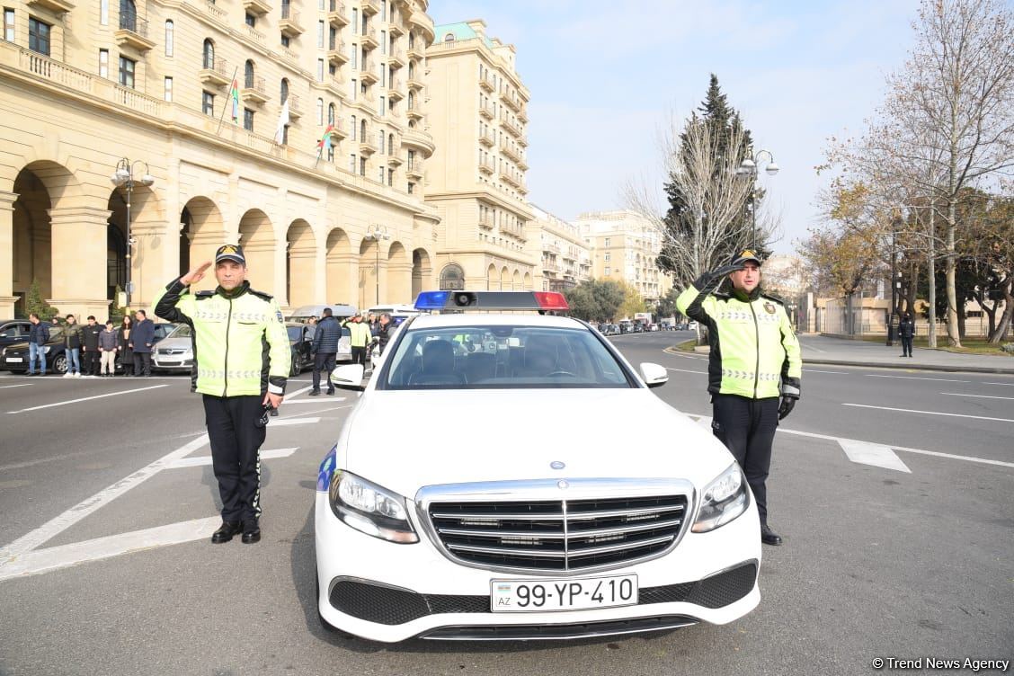 Azerbaijan honors memory of martyrs of January 20 tragedy by minute of silence (PHOTO/VIDEO)