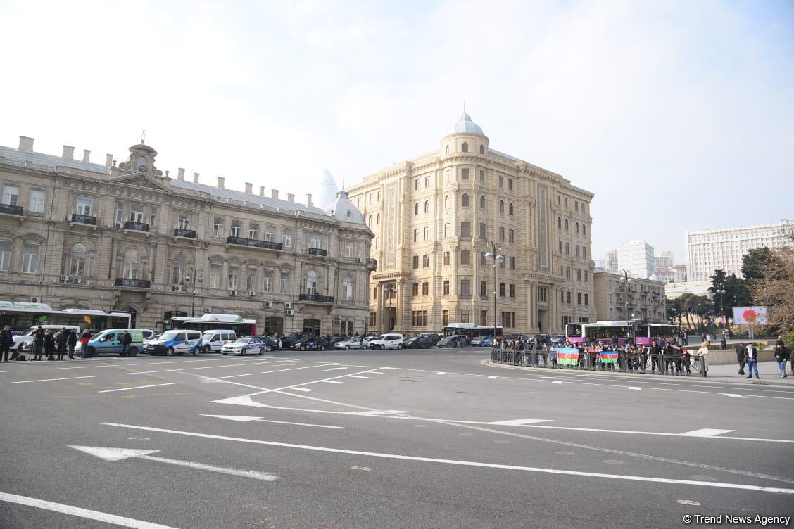 Azerbaijan honors memory of martyrs of January 20 tragedy by minute of silence (PHOTO/VIDEO)