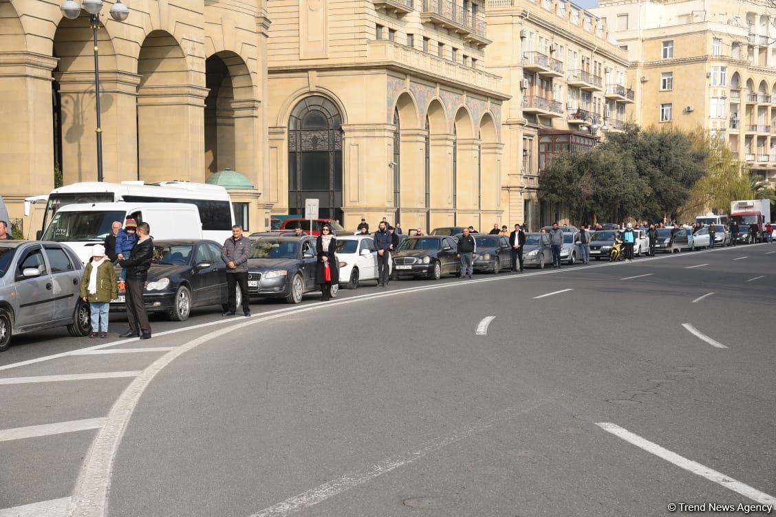 Azerbaijan honors memory of martyrs of January 20 tragedy by minute of silence (PHOTO/VIDEO)