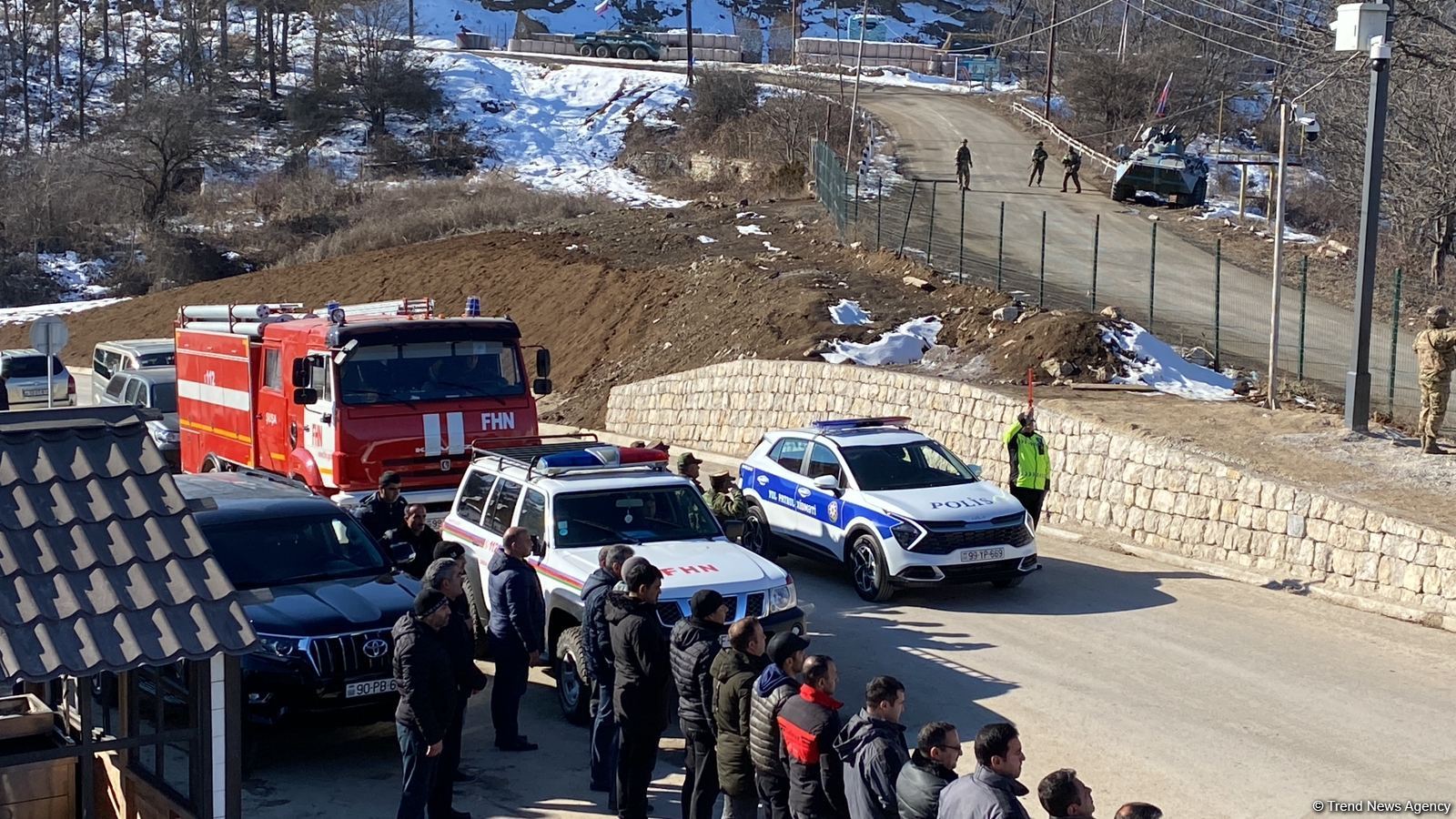 Peaceful protestors on Azerbaijan's Lachin-Khankendi road honor memory of January 20 martyrs with minute of silence (PHOTO)