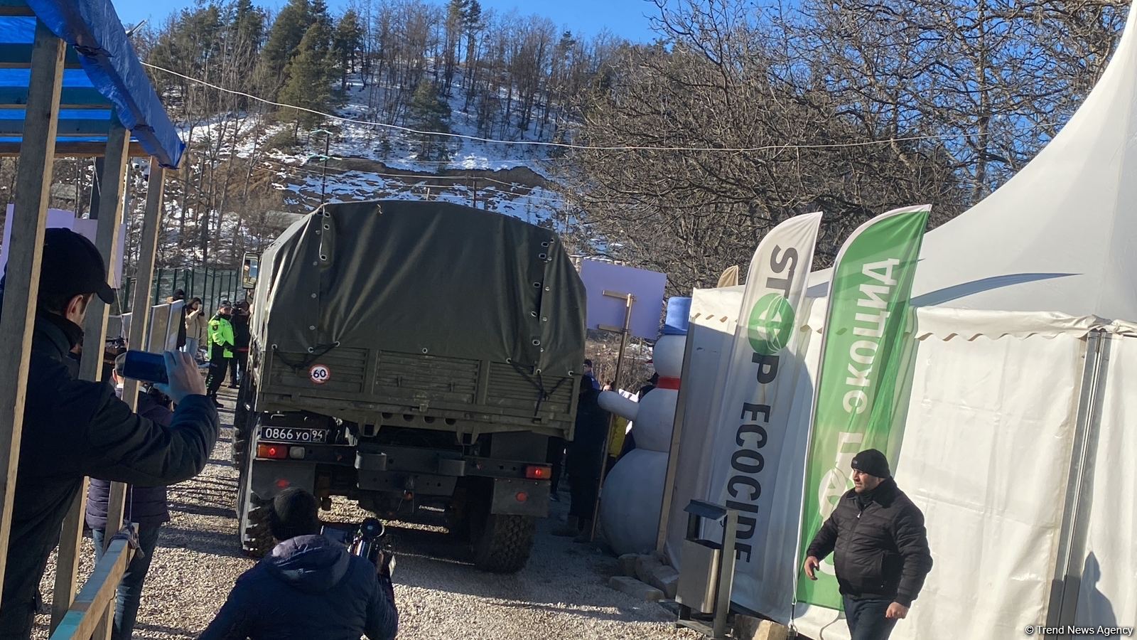 More vehicles of Russian peacekeepers pass freely along Azerbaijani Lachin-Khankendi road (PHOTO)
