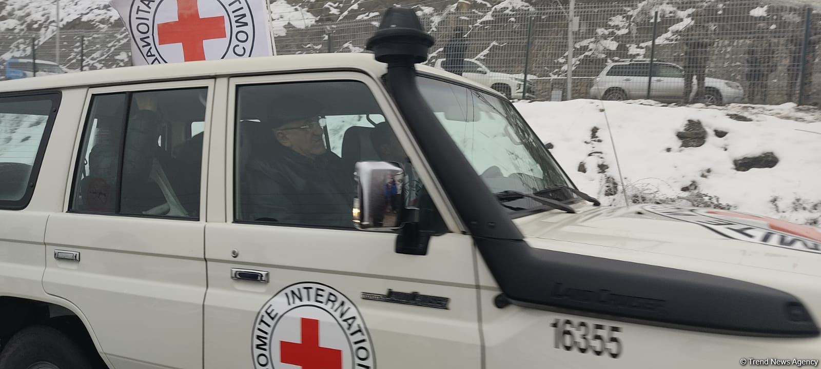 Convoy of six ICRC vehicles pass freely along Azerbaijan's Lachin-Khankendi road (PHOTO)