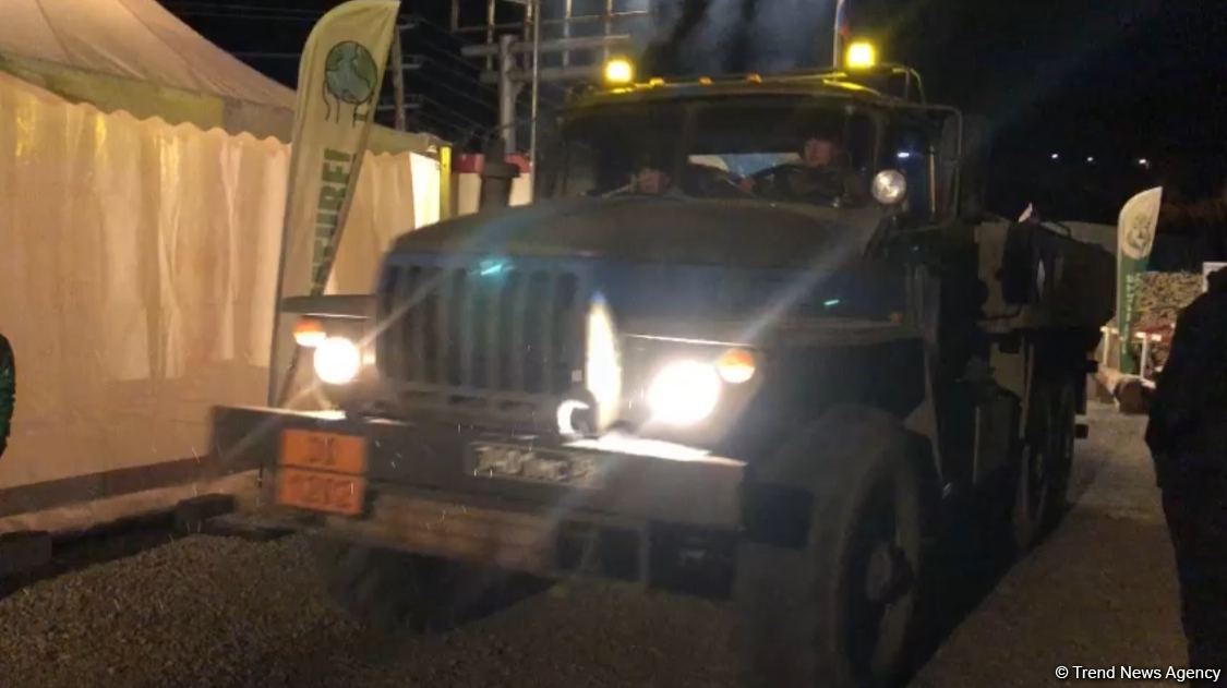 Two more trucks of Russian peacekeepers drive freely along Azerbaijan's Lachin-Khankendi road (PHOTO)