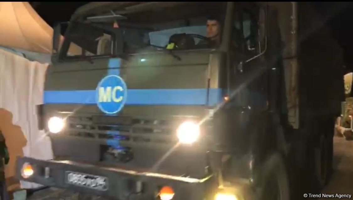 Two more trucks of Russian peacekeepers drive freely along Azerbaijan's Lachin-Khankendi road (PHOTO)