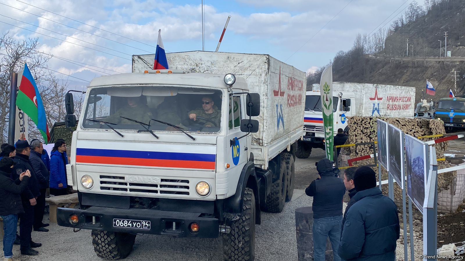Vehicles of Russian peacekeepers pass freely along Azerbaijan's Lachin-Khankendi road (PHOTO)