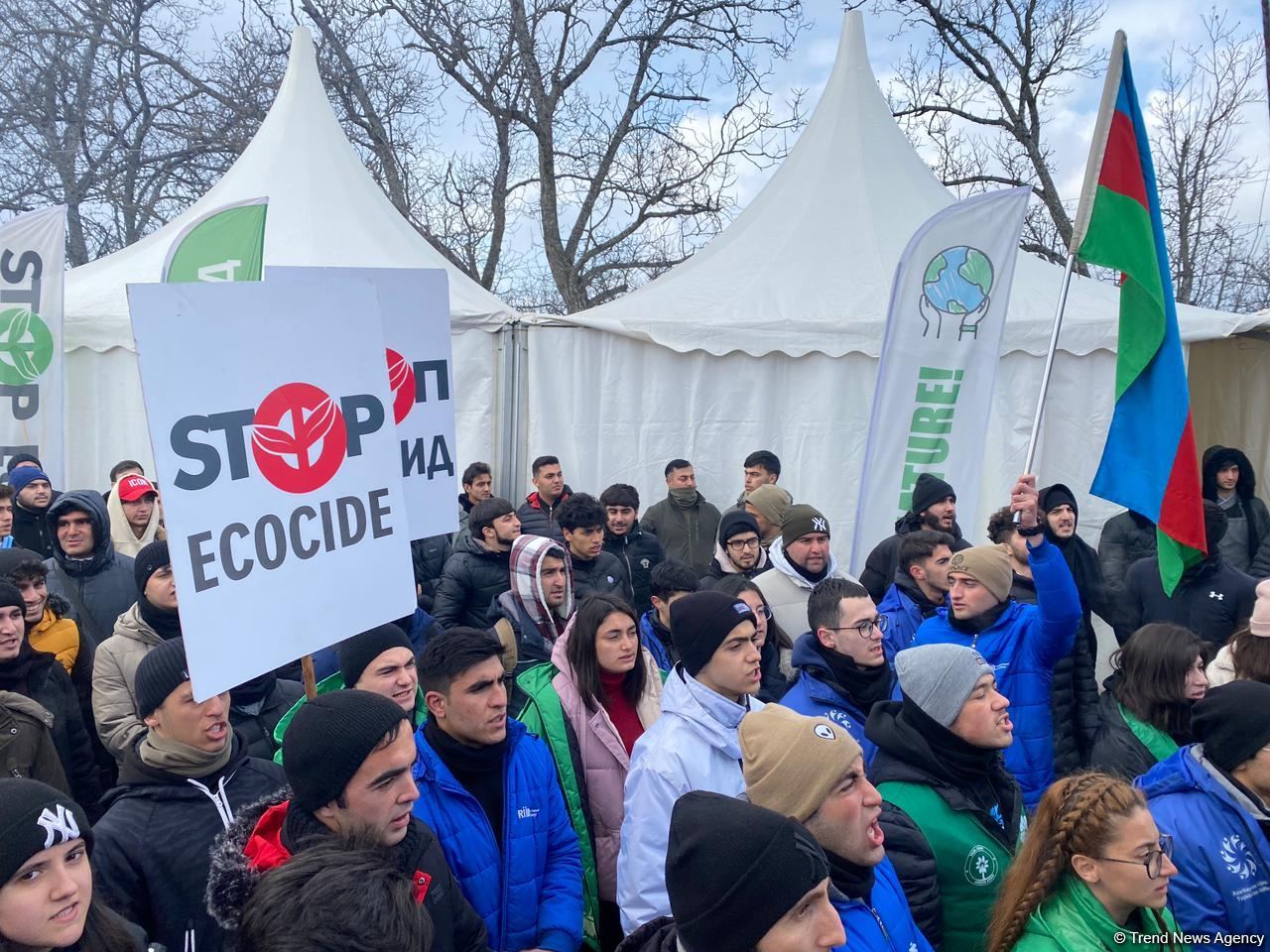 Peaceful protest continues on Azerbaijan's Lachin-Khankendi road despite cold weather (PHOTO)