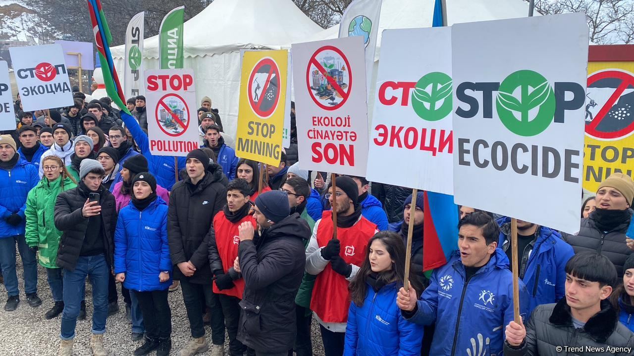 Peaceful protest continues on Azerbaijan's Lachin-Khankendi road despite cold weather (PHOTO)