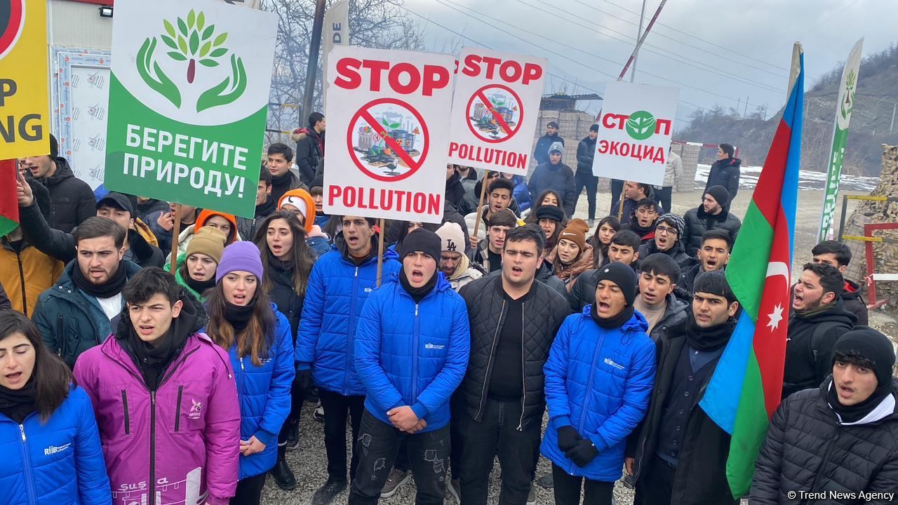 Peaceful protest continues on Azerbaijan's Lachin-Khankendi road despite cold weather (PHOTO)