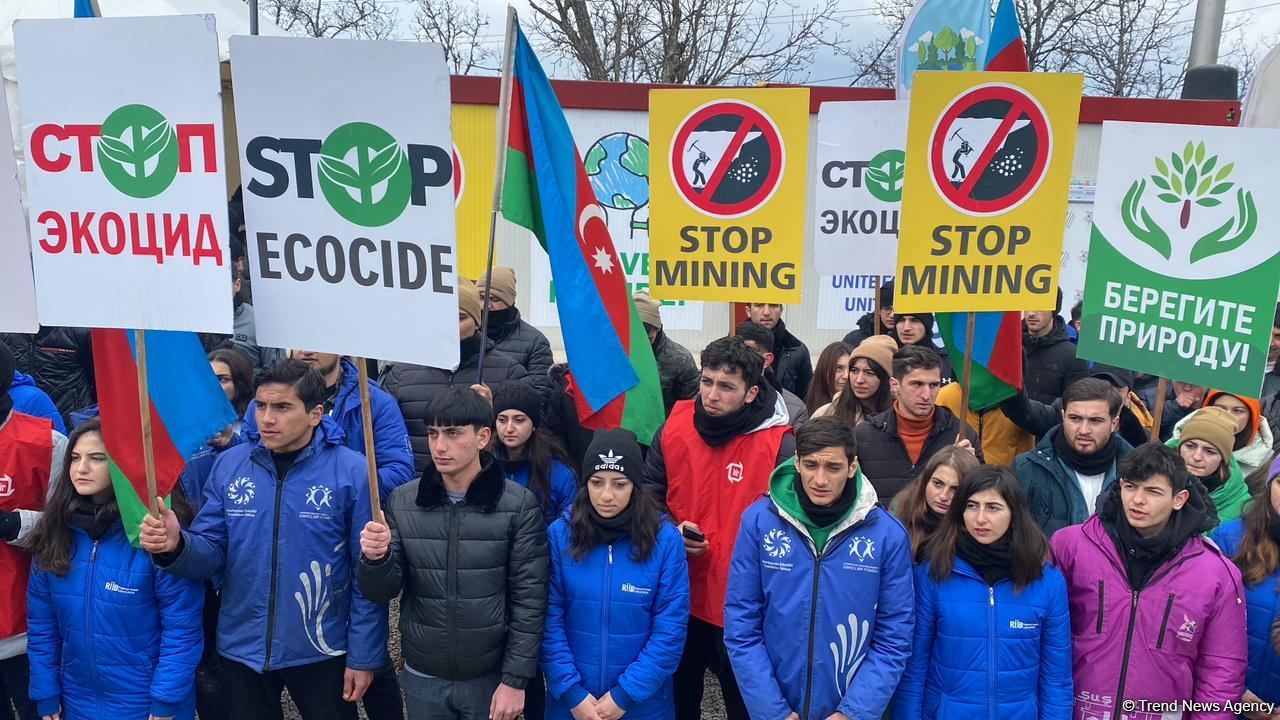 Peaceful protest continues on Azerbaijan's Lachin-Khankendi road despite cold weather (PHOTO)