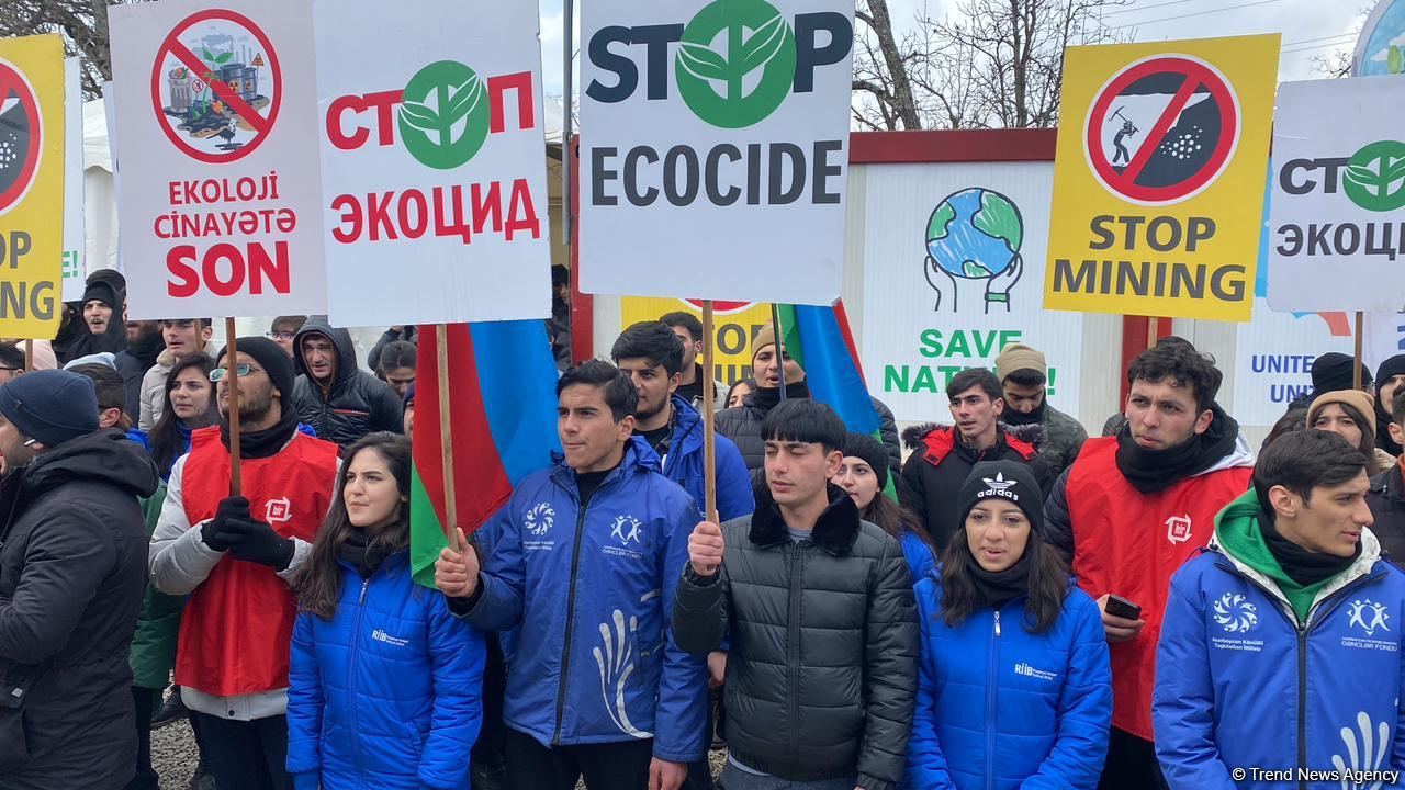 Peaceful protest continues on Azerbaijan's Lachin-Khankendi road despite cold weather (PHOTO)