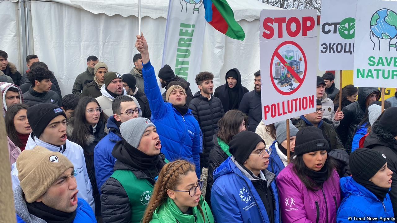 Peaceful protest continues on Azerbaijan's Lachin-Khankendi road despite cold weather (PHOTO)
