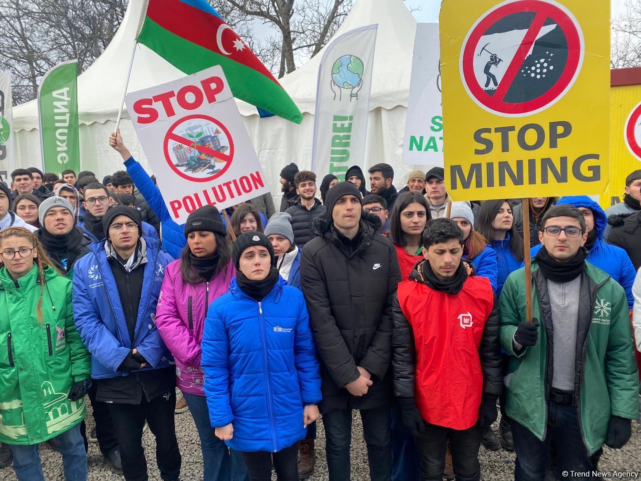 Peaceful protest continues on Azerbaijan's Lachin-Khankendi road despite cold weather (PHOTO)