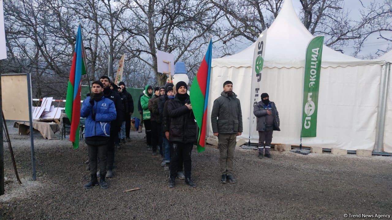 Peaceful protest continues on Azerbaijan's Lachin-Khankendi road despite cold weather (PHOTO)