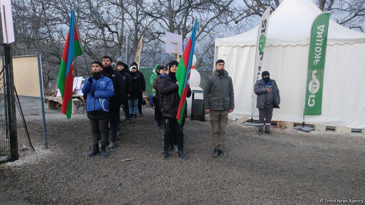 Peaceful protest continues on Azerbaijan's Lachin-Khankendi road despite cold weather (PHOTO)