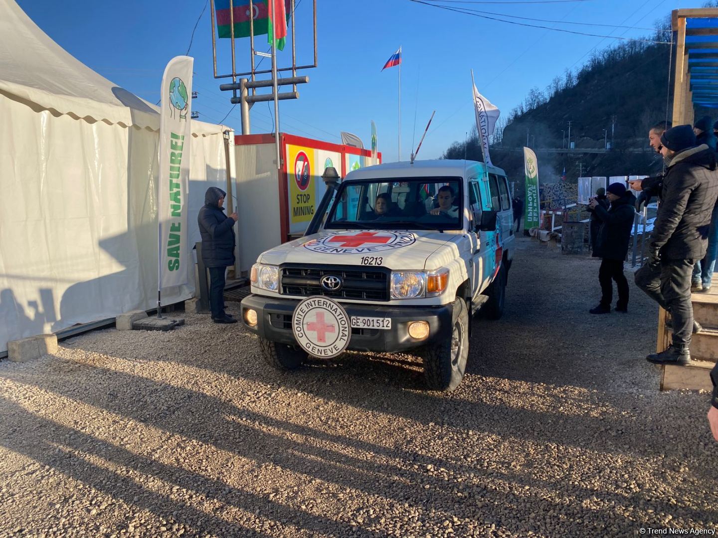 Convoy of ICRC vehicles passes freely along Azerbaijan's Lachin-Khankendi road (PHOTO)