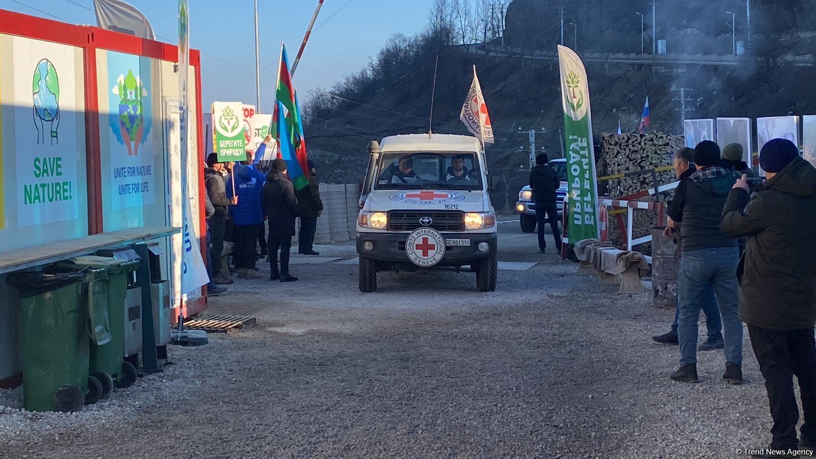 Convoy of ICRC vehicles passes freely along Azerbaijan's Lachin-Khankendi road (PHOTO)