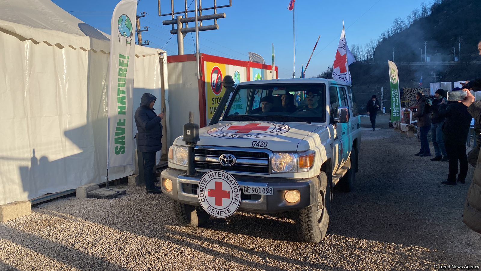 Convoy of ICRC vehicles passes freely along Azerbaijan's Lachin-Khankendi road (PHOTO)