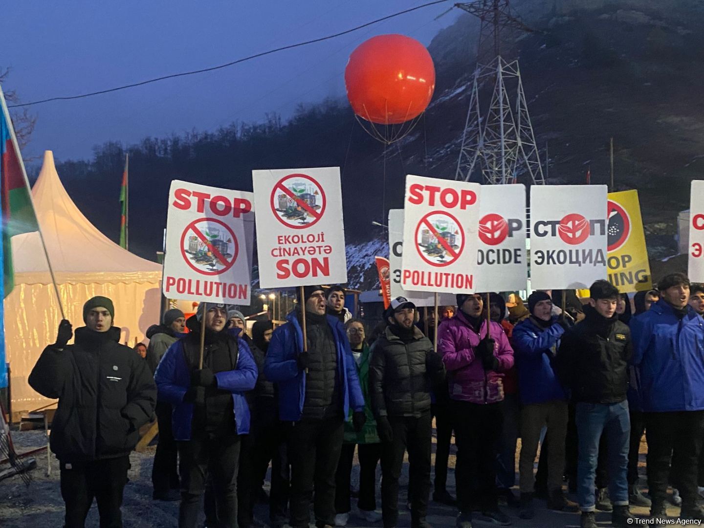 Peaceful protest of Azerbaijani eco-activists continues on Lachin-Khankendi road (PHOTO)