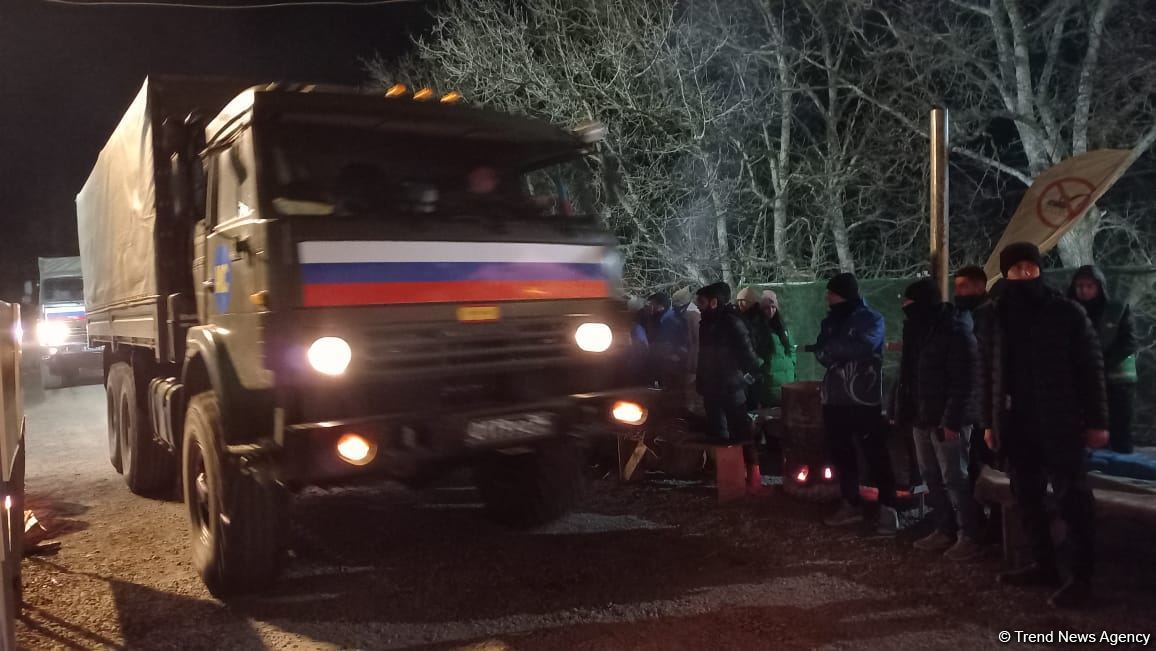 Six more vehicles of Russian peacekeepers pass freely along Azerbaijan's Lachin-Khankendi road (PHOTO)